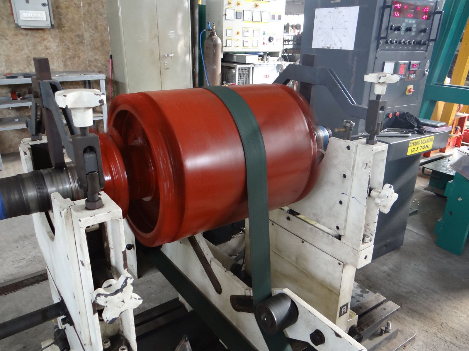 A 150 KW IM rotor being balanced for G2.5